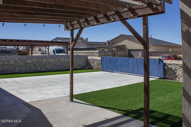 2621 MIKE PRICE Drive, El Paso, TX 79938