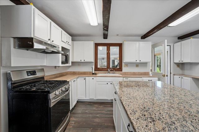 326 Lockes Hill Road, Epsom, NH 03234