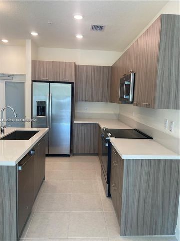 8201 NW 41st St D-202, Doral, FL 33166