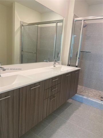 8201 NW 41st St D-202, Doral, FL 33166