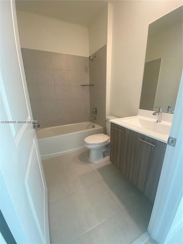 8201 NW 41st St D-202, Doral, FL 33166