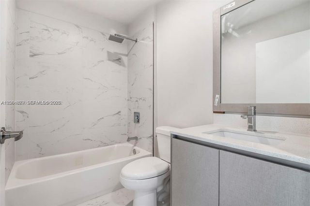 8201 NW 41st St D-202, Doral, FL 33166