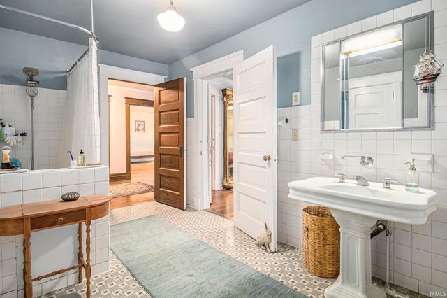 831 W Colfax Avenue, South Bend, IN 46601