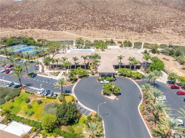 28433 Oasis View Circle, Menifee, CA 92584