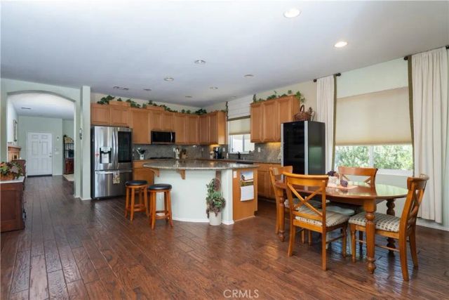 28433 Oasis View Circle, Menifee, CA 92584