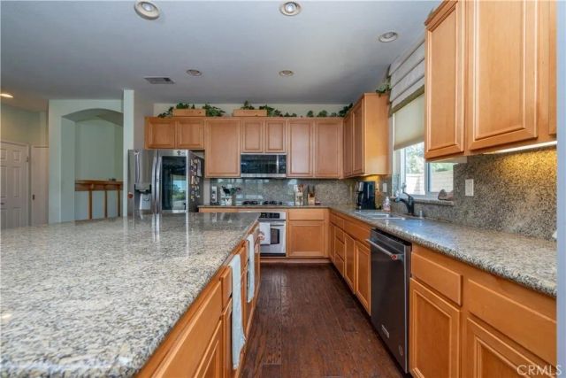 28433 Oasis View Circle, Menifee, CA 92584