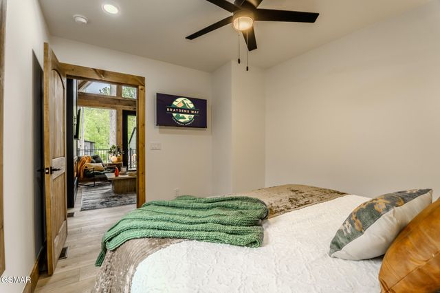 216 Braydens Way, Gatlinburg, TN 37738