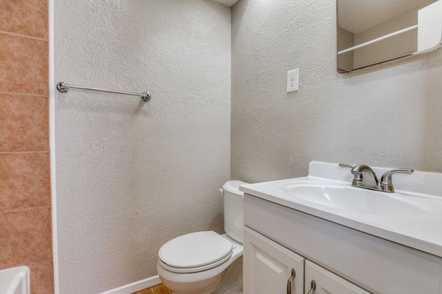 1717 England Road, Arlington, TX 76013