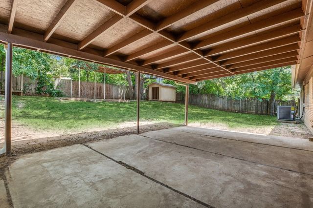 1717 England Road, Arlington, TX 76013