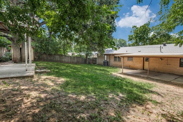1717 England Road, Arlington, TX 76013