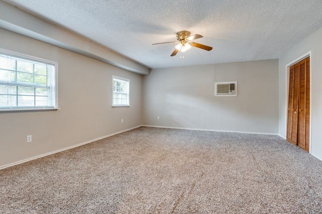 1717 England Road, Arlington, TX 76013