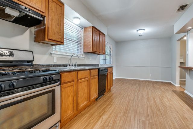 1717 England Road, Arlington, TX 76013