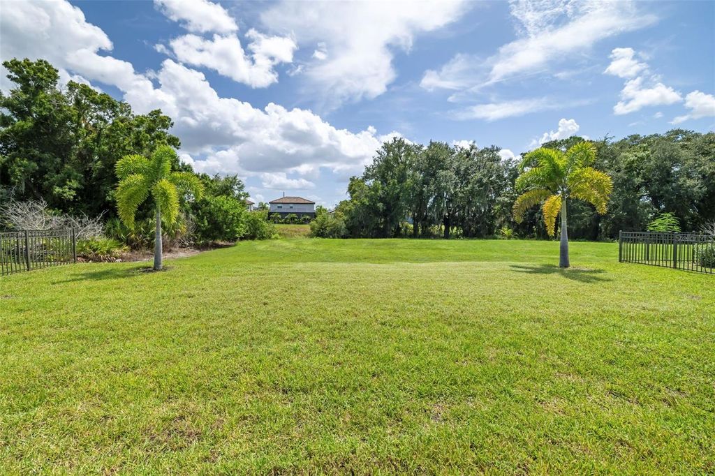 Image 11 of property listing at 17927 POLO TRAIL, Bradenton, FL 34211