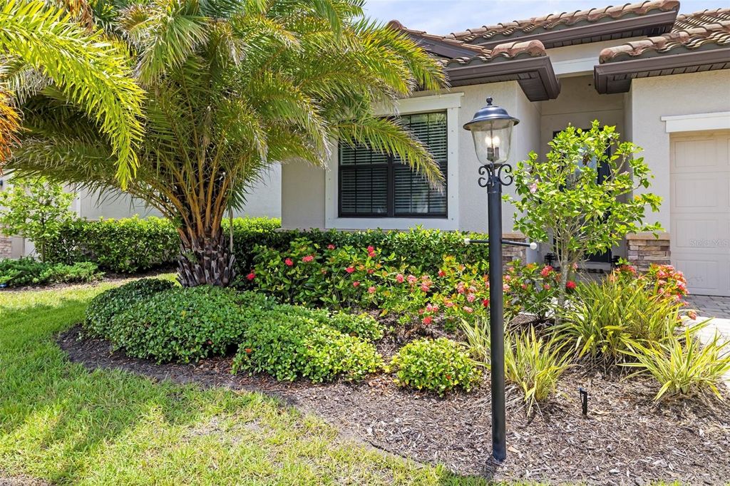 Image 4 of property listing at 17927 POLO TRAIL, Bradenton, FL 34211