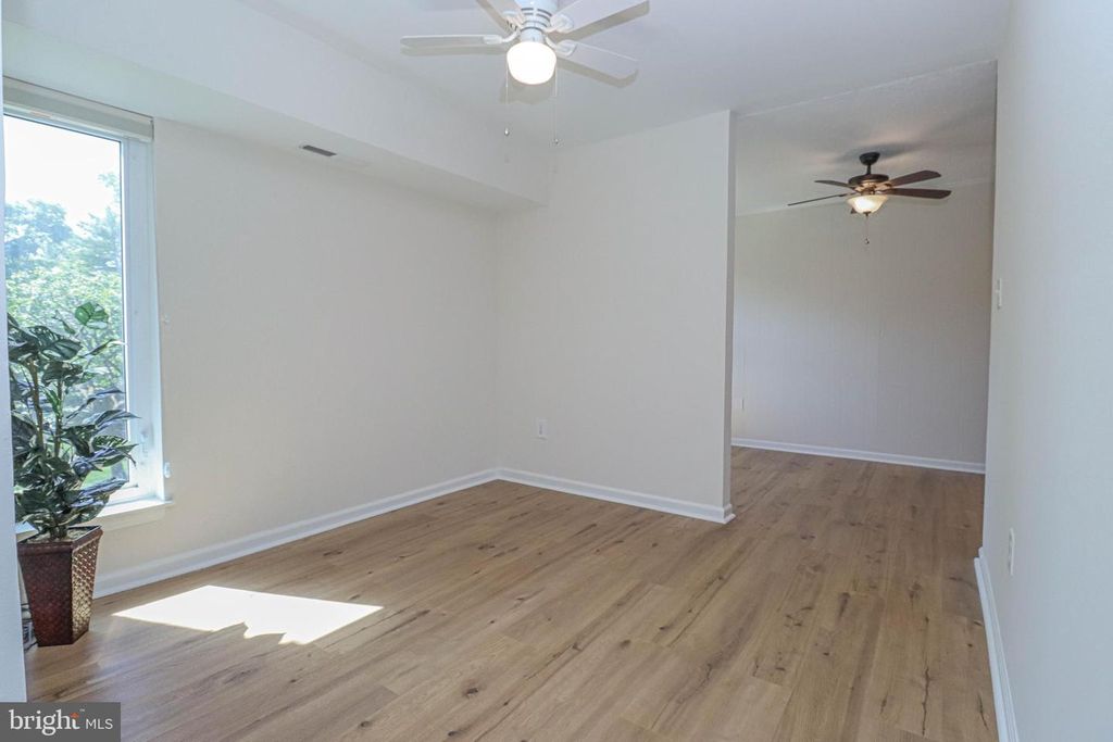 Image 13 of property listing at 140 GEORGETOWN RD #10, Annapolis, MD 21403