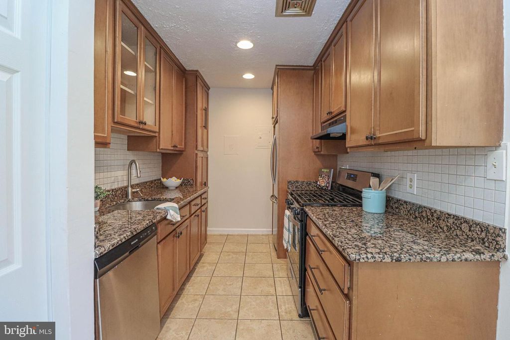 Image 18 of property listing at 140 GEORGETOWN RD #10, Annapolis, MD 21403