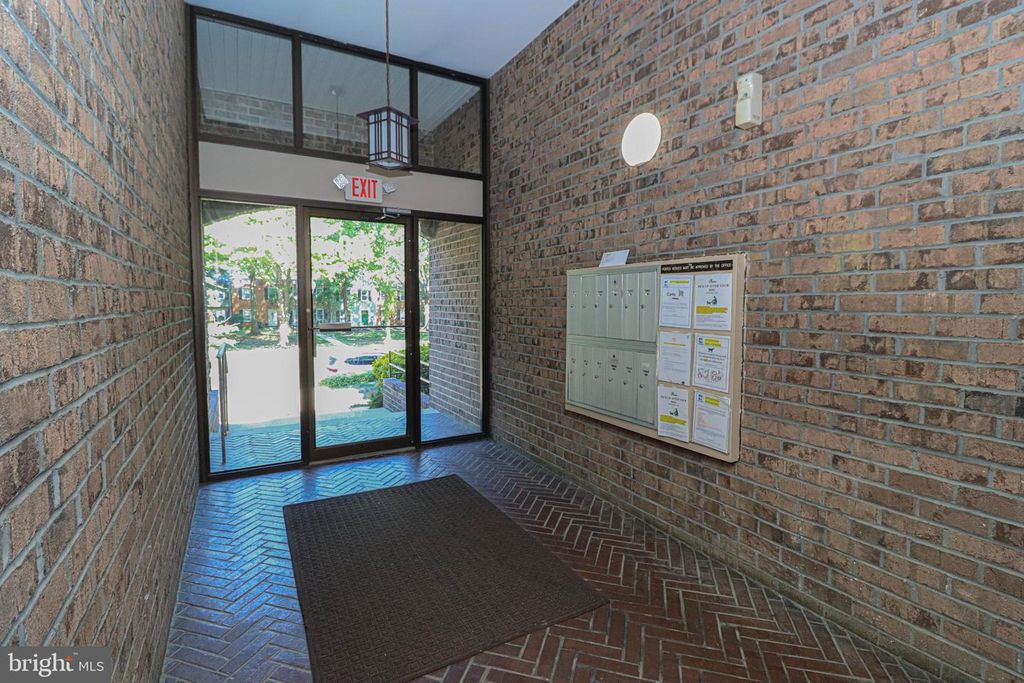 Image 2 of property listing at 140 GEORGETOWN RD #10, Annapolis, MD 21403