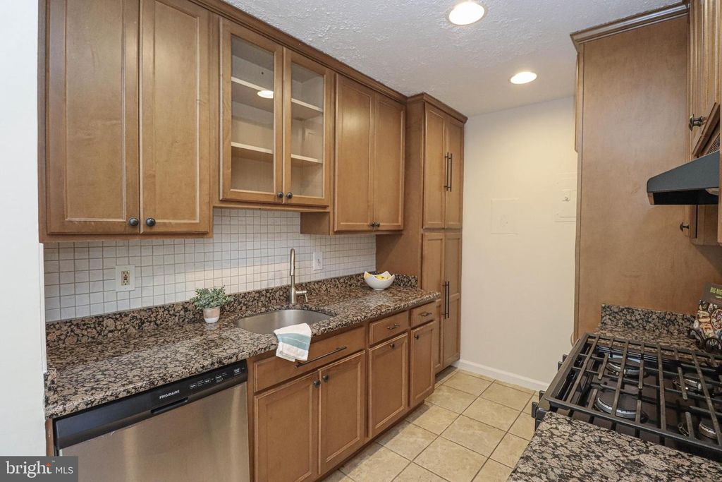 Image 20 of property listing at 140 GEORGETOWN RD #10, Annapolis, MD 21403