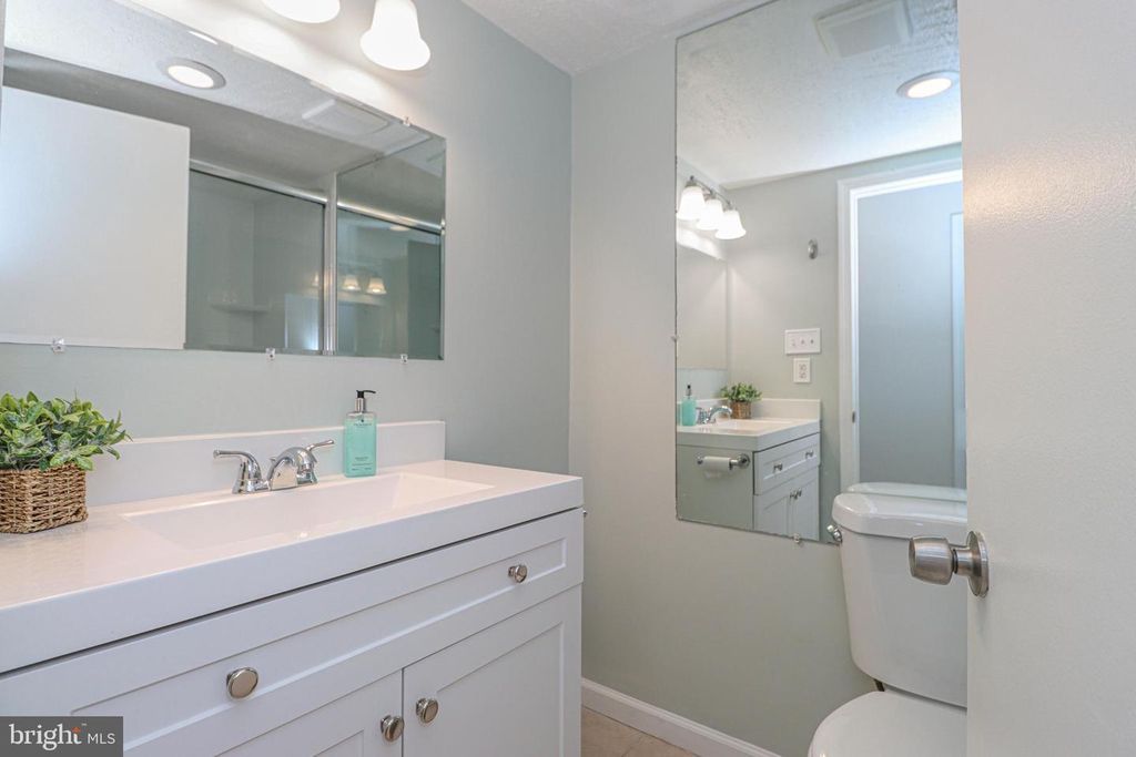 Image 27 of property listing at 140 GEORGETOWN RD #10, Annapolis, MD 21403