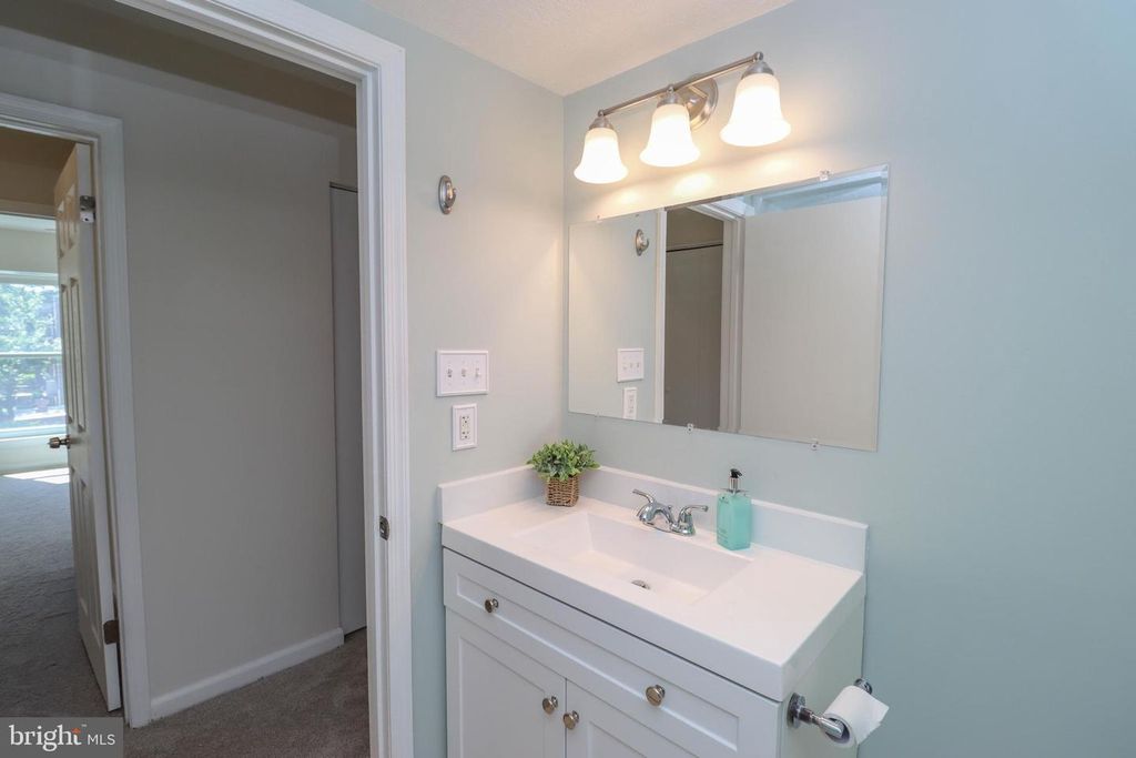 Image 28 of property listing at 140 GEORGETOWN RD #10, Annapolis, MD 21403