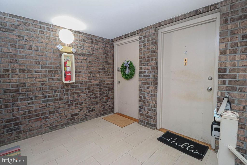 Image 3 of property listing at 140 GEORGETOWN RD #10, Annapolis, MD 21403