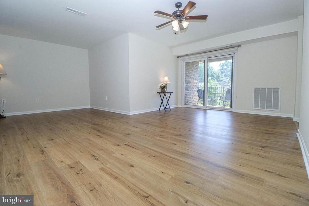 Image 5 of property listing at 140 GEORGETOWN RD #10, Annapolis, MD 21403