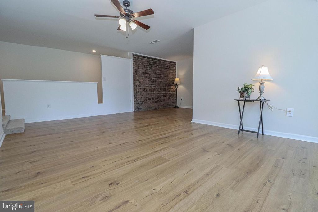 Image 7 of property listing at 140 GEORGETOWN RD #10, Annapolis, MD 21403