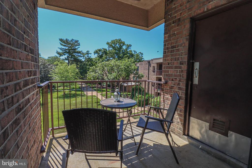 Image 9 of property listing at 140 GEORGETOWN RD #10, Annapolis, MD 21403