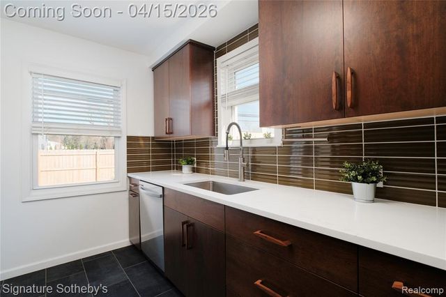 13621 Vernon Street, Oak Park, MI 48237