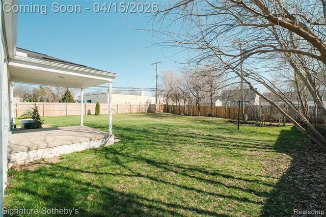 13621 Vernon Street, Oak Park, MI 48237