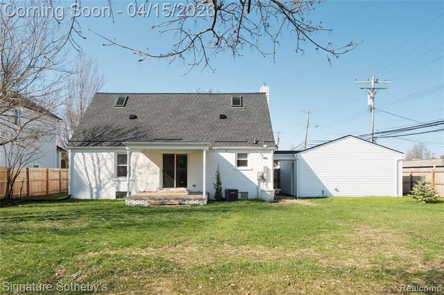 13621 Vernon Street, Oak Park, MI 48237