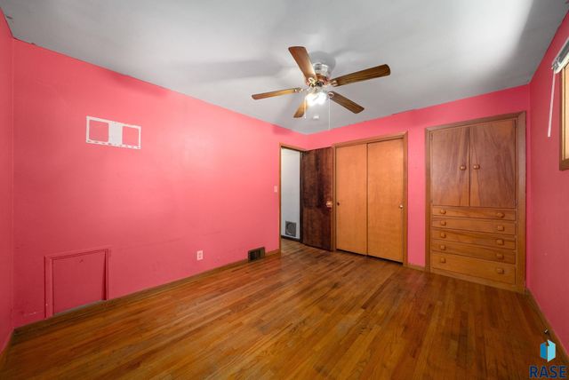 805 S Bahnson Ave, Sioux Falls, SD 57103