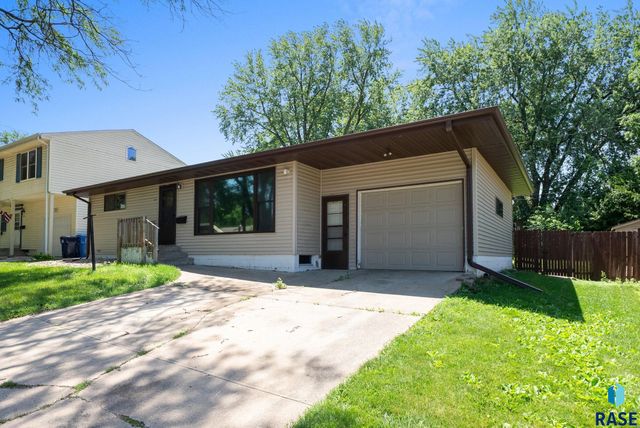 805 S Bahnson Ave, Sioux Falls, SD 57103