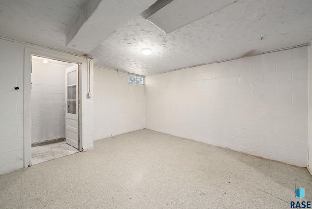 805 S Bahnson Ave, Sioux Falls, SD 57103