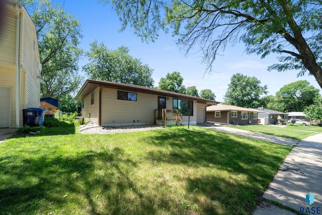 805 S Bahnson Ave, Sioux Falls, SD 57103