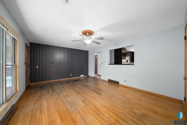 805 S Bahnson Ave, Sioux Falls, SD 57103
