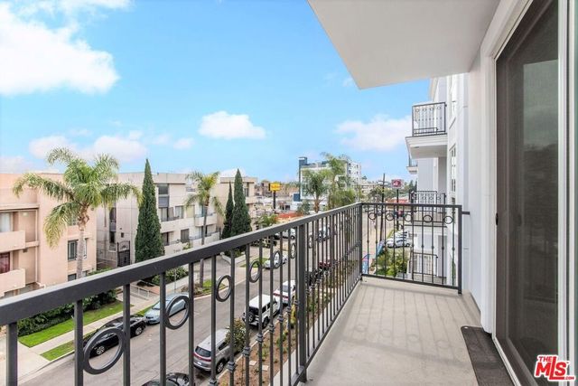 1237 S Holt Avenue 504, Los Angeles, CA 90035