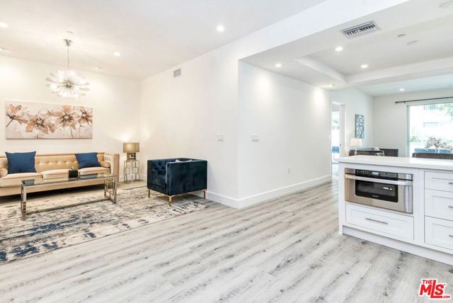 1237 S Holt Avenue 504, Los Angeles, CA 90035