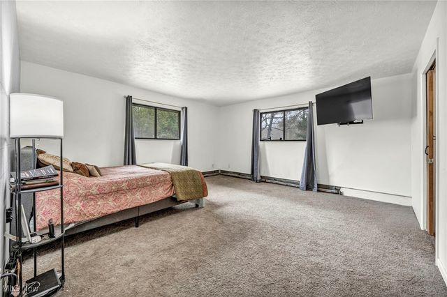 17937 Kingswood Drive, Chagrin Falls, OH 44023