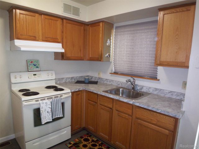 18708 Kendell Court, Clinton Charter Township, MI 48035