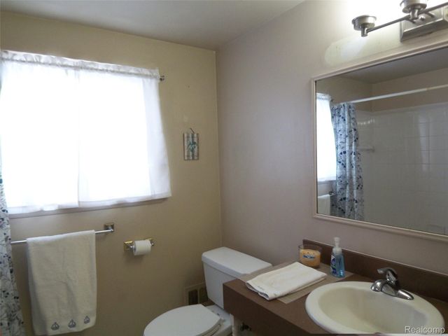 18708 Kendell Court, Clinton Charter Township, MI 48035