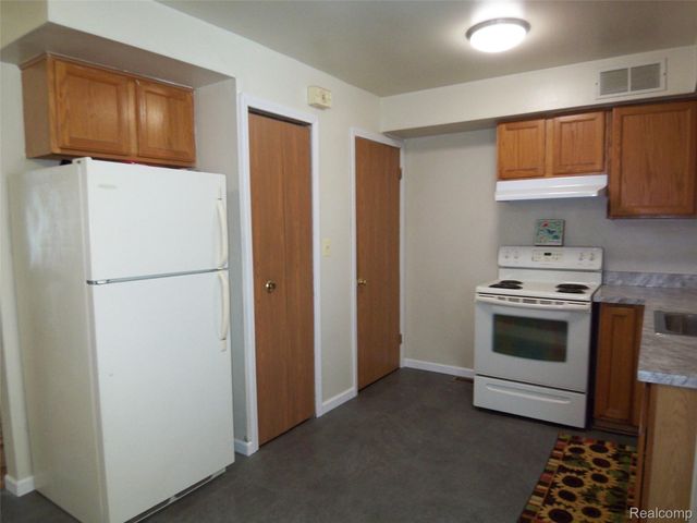 18708 Kendell Court, Clinton Charter Township, MI 48035