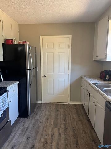 1306 Sparkman Street NW, Hartselle, AL 35640