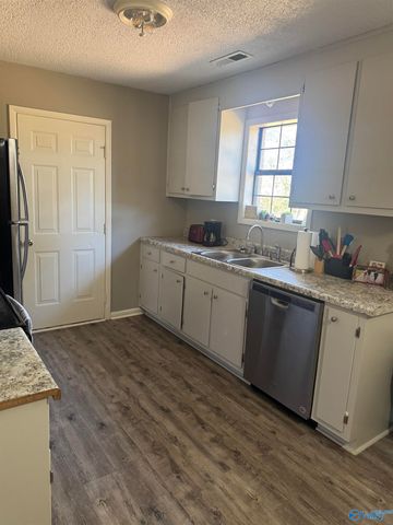 1306 Sparkman Street NW, Hartselle, AL 35640