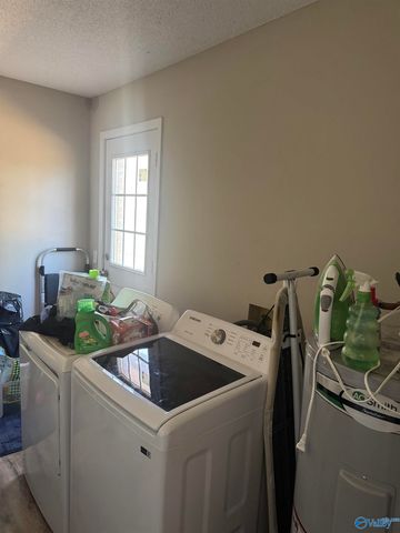 1306 Sparkman Street NW, Hartselle, AL 35640