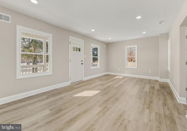 1012 E WALNUT RD, Vineland, NJ 08360