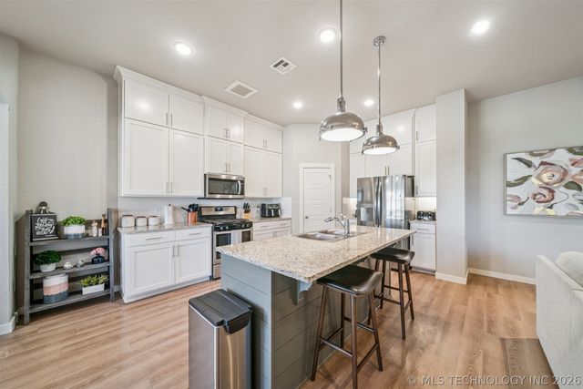 8708 N 73rd East Place, Owasso, OK 74055