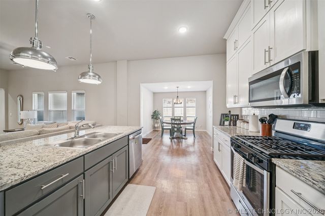 8708 N 73rd East Place, Owasso, OK 74055