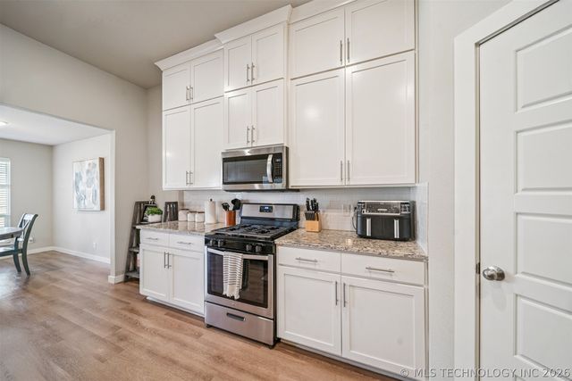 8708 N 73rd East Place, Owasso, OK 74055