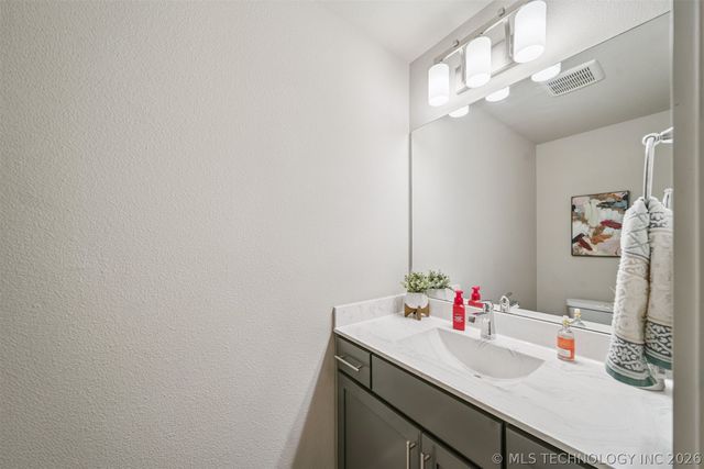 8708 N 73rd East Place, Owasso, OK 74055